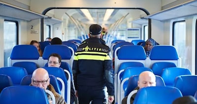 Wéér is het raak op het Zeeuwse spoor: man (23) aangehouden na het mishandelen van een conducteur in trein Krabbendijke