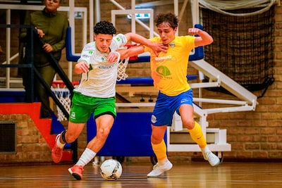 Zaalvoetballers van Groene Ster blijven koploper, ZVV Middelburg slikt tweede nederlaag op rij