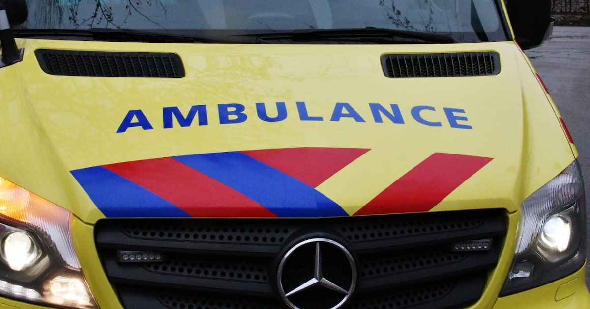 Ambulance met spoed naar Vuurplaat in Rotterdam
