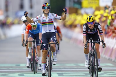 Marianne Vos raakt gele trui kwijt aan Le Court, Vollering en Van der Breggen