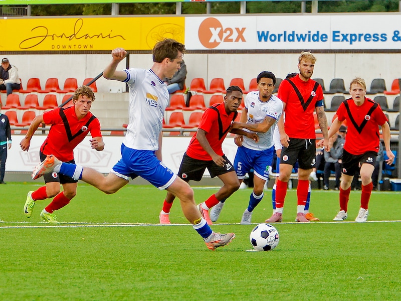 LIVE | Hoek de rust in met achterstand bij AFC (2-0), Aelterman mist ...