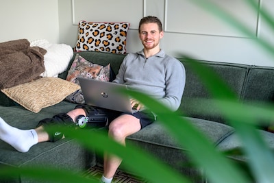 Onfortuinlijke Martijn Dalebout zet kleine stappen in zijn revalidatie: ‘Moeilijk om naar de wedstrijden van MZC’11 te gaan’