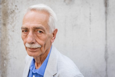 Hoogleraar vindt de door Hugo de Jonge opgestelde norm tegen dubbele petten onzin: 'Heeft hij niets beters te doen?'