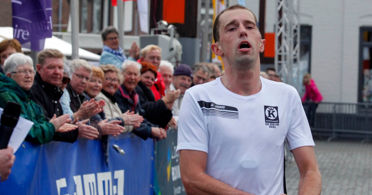 Mark Verhage snelt naar zege in Nieuwvliet