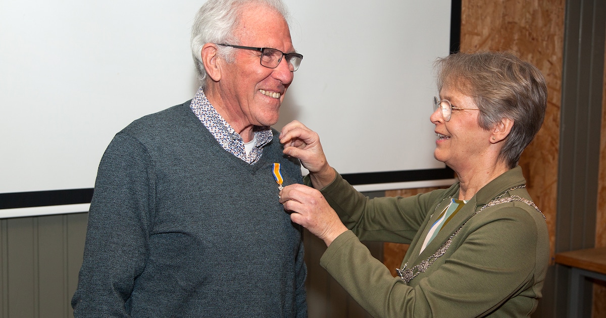 Hij staat altijd klaar voor anderen, nu wordt hij zelf gezien: Koninklijk lintje voor Adrie Franke (