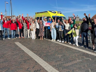 4700 euro aan kreeft voor de Stichting WensAmbulance Zeeland