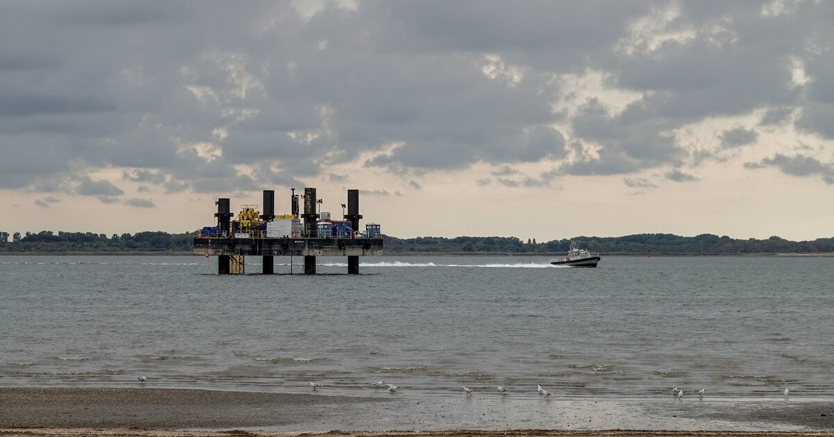 Platform bij Rockanje doet onderzoek voor een nieuw windpark op de Noordzee