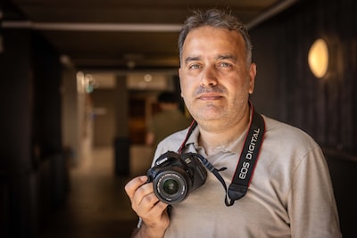 Kamil (47) legt Goes vast door de ogen van een vluchteling: ‘De pauw achter tralies voelt als mezelf’