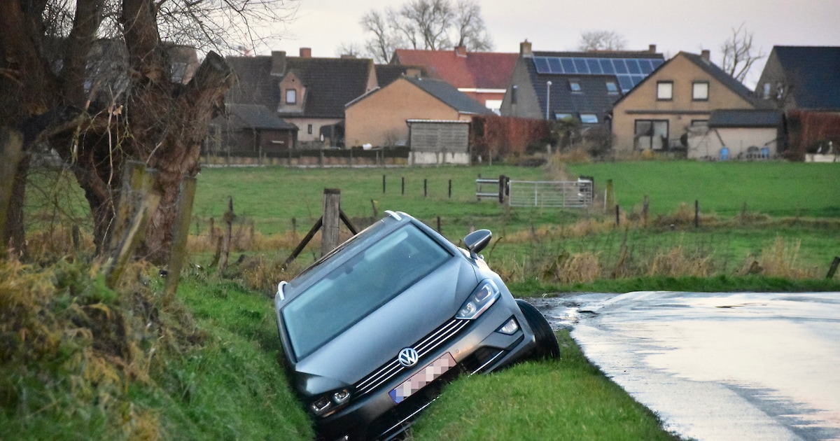 Belgische automobiliste maakt het wel heel bont: vrouw valt na ongeval in slaap tijdens alcoholproef.