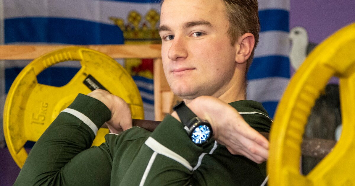 Voetballer Ton Hillebrand traint tijdens de coronastop voor het NK Powerliften