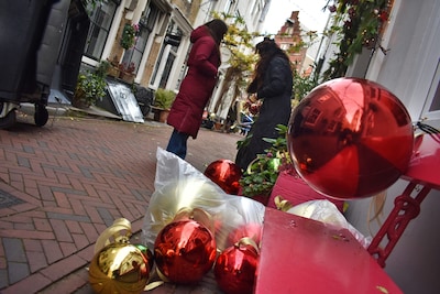 Jingle bells: de versiering in de  Reigerstraat is weer kerstproof
