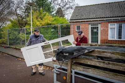 Dianne is ‘helemaal happy’, net als de kippetjes van Wim: Zonde om weg te gooien-dag is een succes in Lepelstraay