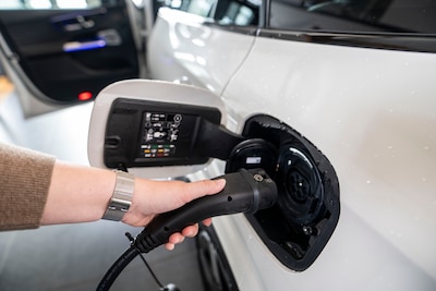 Experts: laad je elektrische auto niet meer tussen