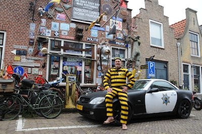 Frank weigert ‘museum’ voor zijn huis op te ruimen ondanks d
