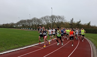 Ricardo Sint Nicolaas en Laurey van den Berge winnen Open Zeeuws kampioenschap tien kilometer