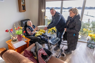 Nooit eerder gebeurd: geen warme maaltijd door de sneeuw, daarom springt gemeente bij