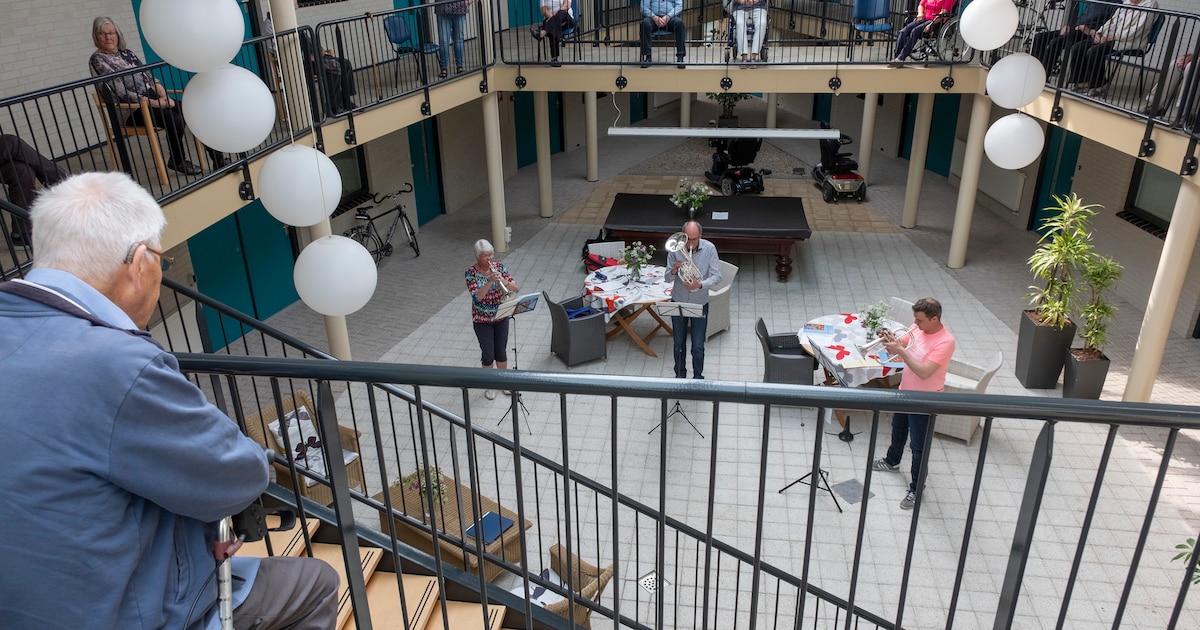 Appartementengebouw De Tienden feestelijk heropend in Zoutelande