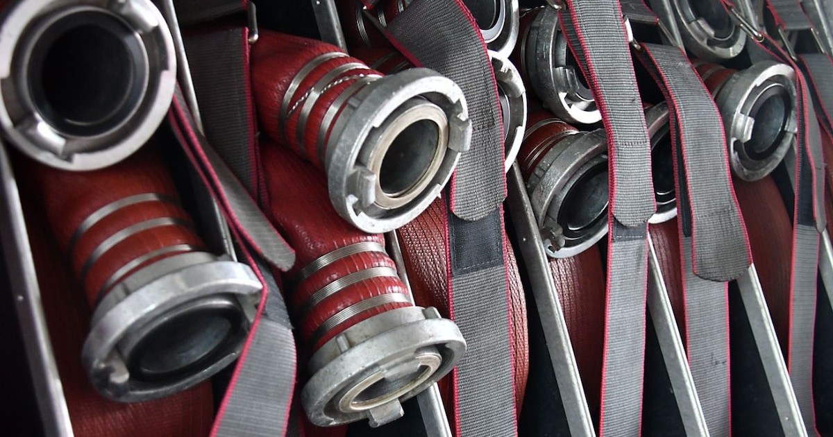 Schuur van chalet in Rockanje vat vlam, brand onder controle