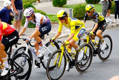 LIVE Tour de France Femmes | Marianne Vos gaat in gele trui voor ritzege, Wiebes moet lossen op klimmetje