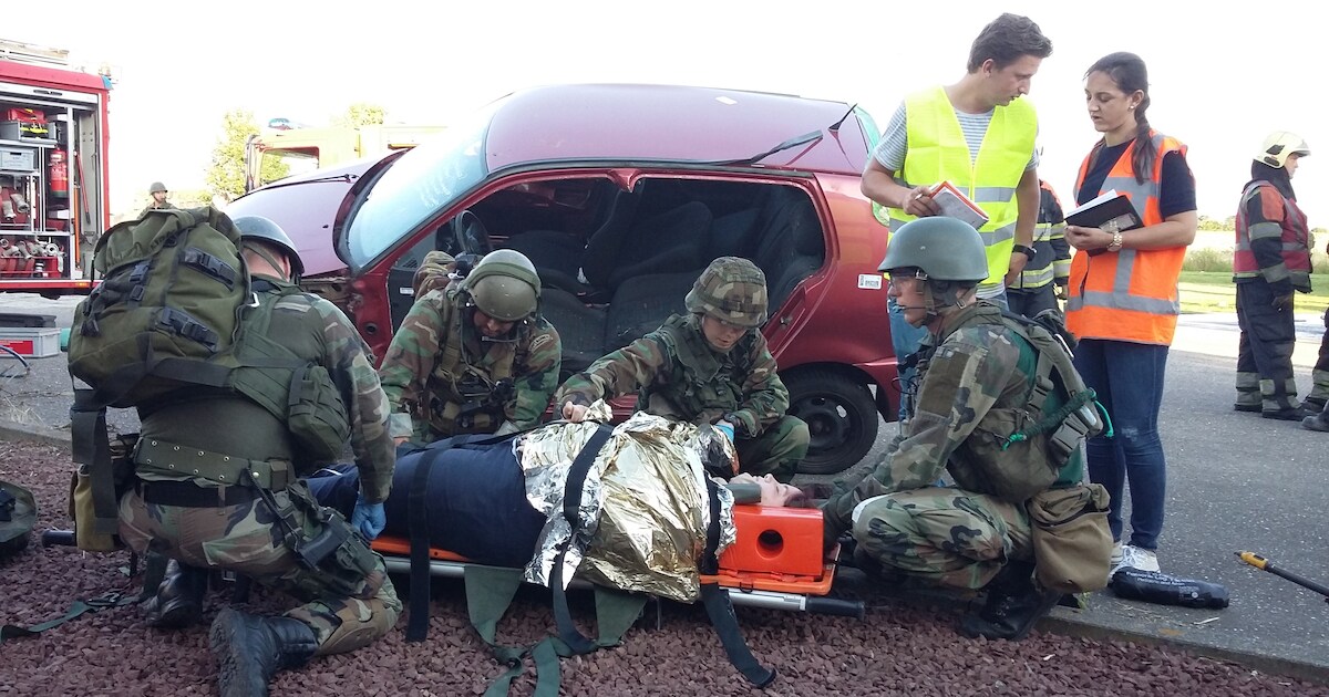 Mariniers en Zeeuwse hulpdiensten oefenen samen in Brouwershaven (video)