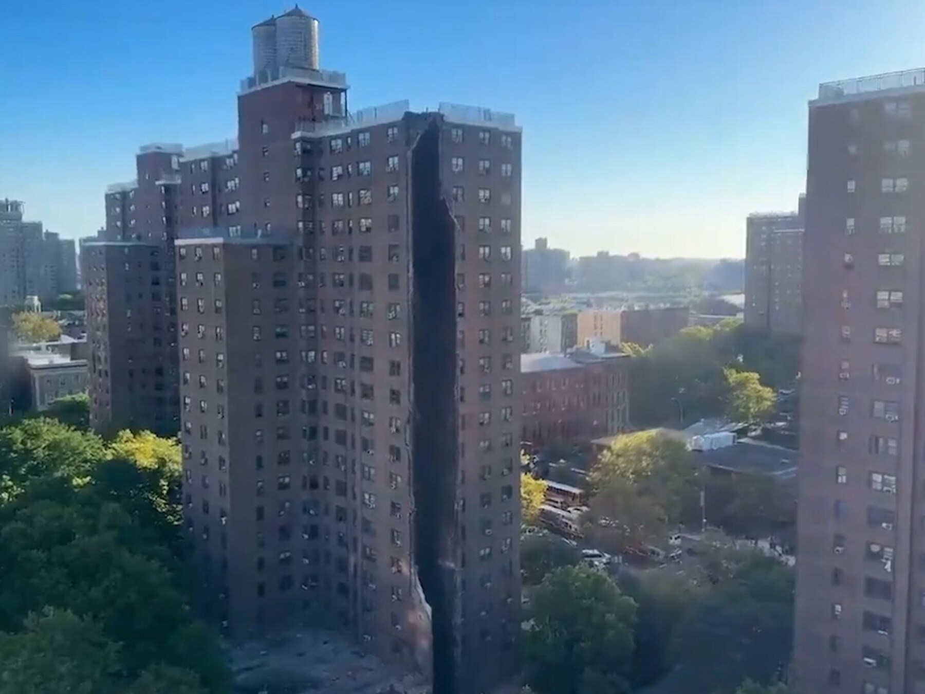 Hoek van complex in New York met 17 verdiepingen ingestort