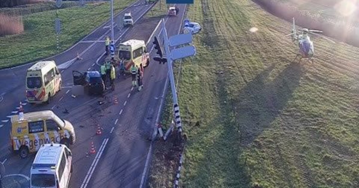Twee gewonden bij ongeval op N59 bij Oude-Tonge, weg tot 14.00 uur afgesloten | Goeree-Overflakkee
