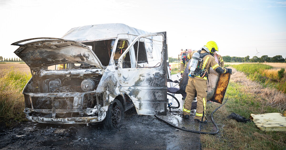 Camper uitgebrand in Zwartewaal: rookwolken zichtbaar tot in Spijkenisse