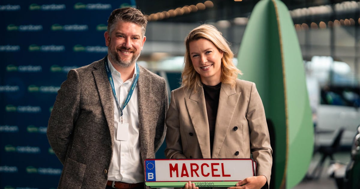 Burgemeester Els van Doesburg bezoekt vernieuwd Cardoen-filiaal in Antwerpen