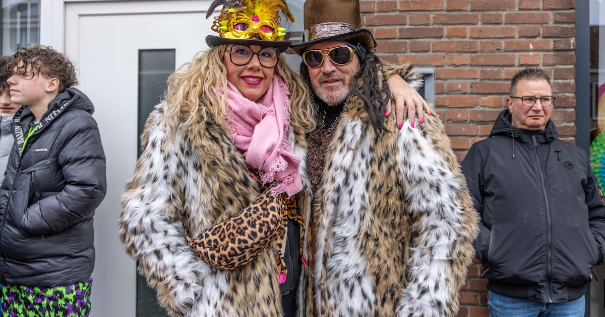 IJzige kou deert bezoekers van carnaval in Paerehat niet: ‘Een beetje in beweging blijven’