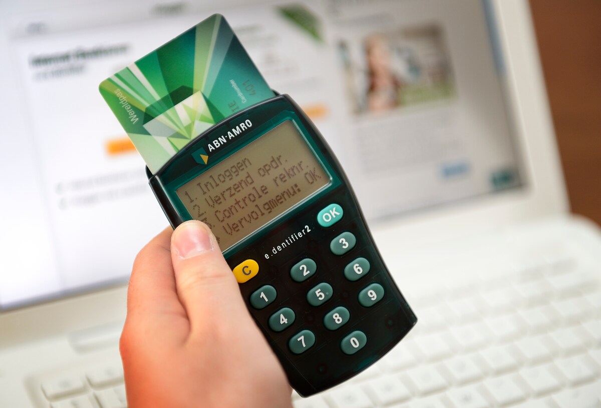 Urenlange storing internetbankieren ABN AMRO | Binnenland | PZC.nl