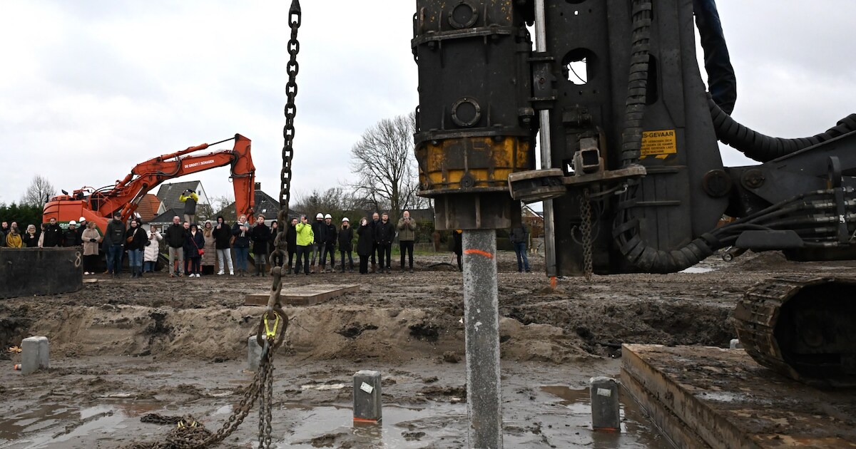 Eerste paal voor nieuwbouwproject geslagen: Strijen krijgt ruim 150 nieuwe woningen