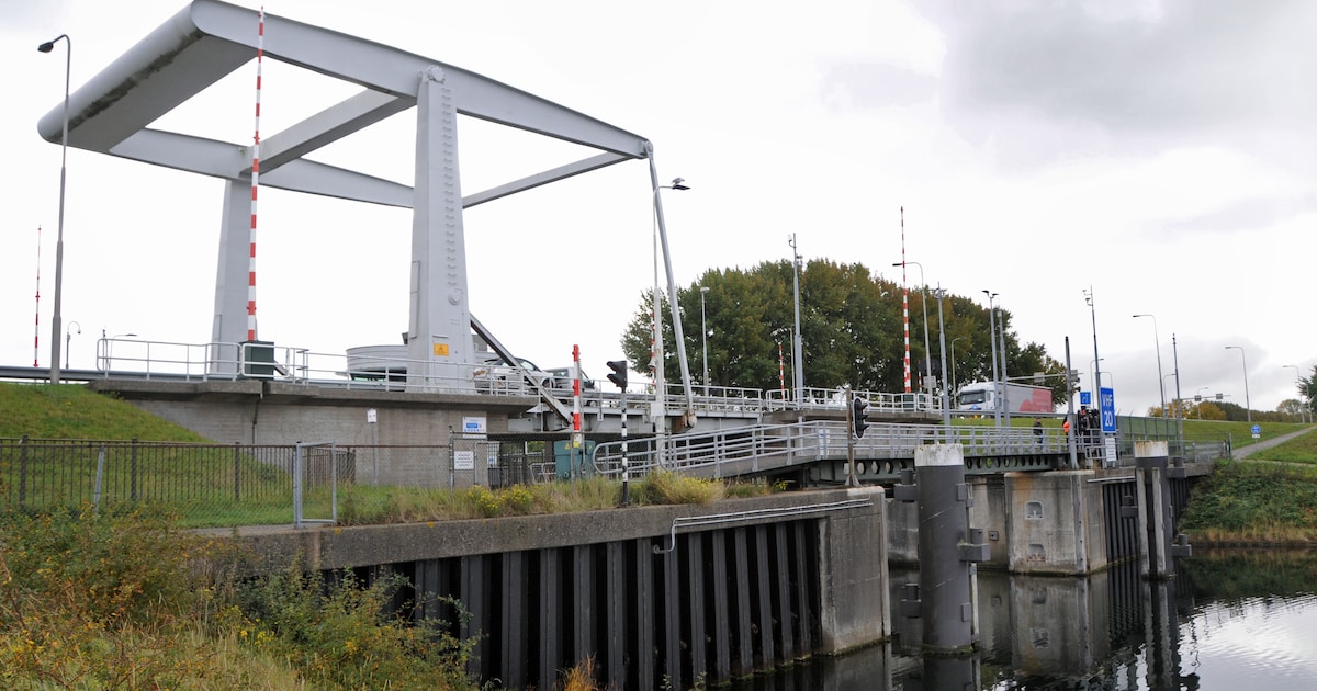 Defect aan de brug bij Bruinisse, auto’s op N59 via bypass doorgestuurd