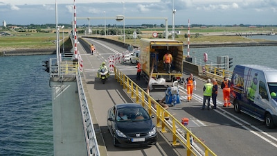 Zeelandbrug tijdelijk dicht voor inspectie aan scheur, nog altijd geen zekerheid over renovatie