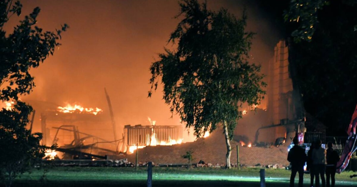 Schuur in Stavenisse volledig uitgebrand