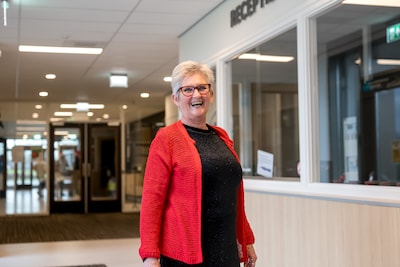 Nel stopt na 45 jaar op Zierikzeese scholengemeenschap, maar keert nog terug als musicalster