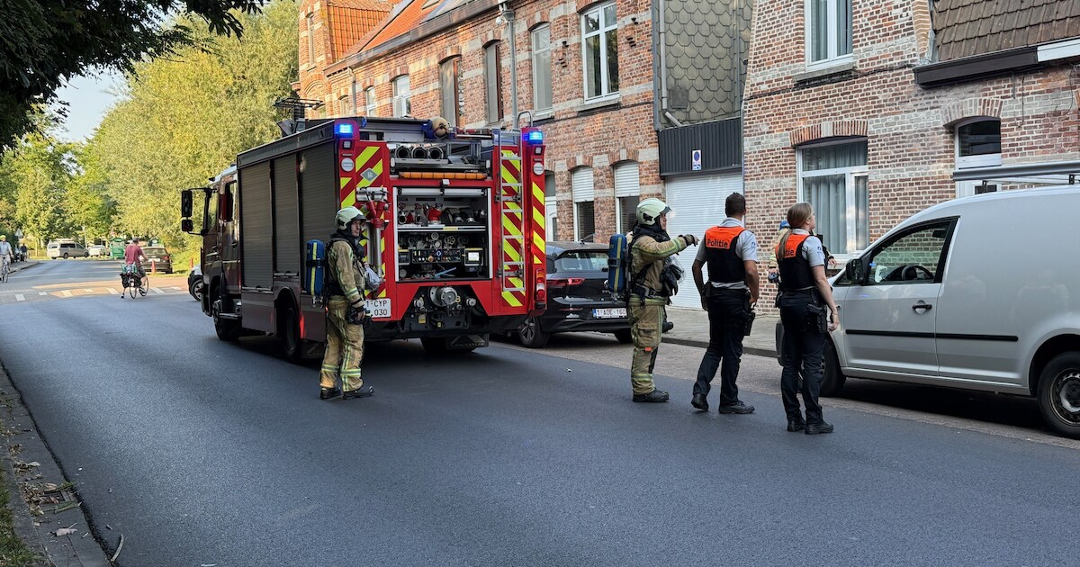 Brandweer moet uitrukken voor smeulende roofing na dakwerken