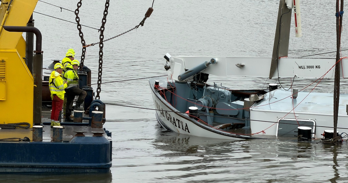 Berging van gezonken binnenschip na twee uur klaar: ‘Sola Gratia lag 15 meter diep op bodem van de S