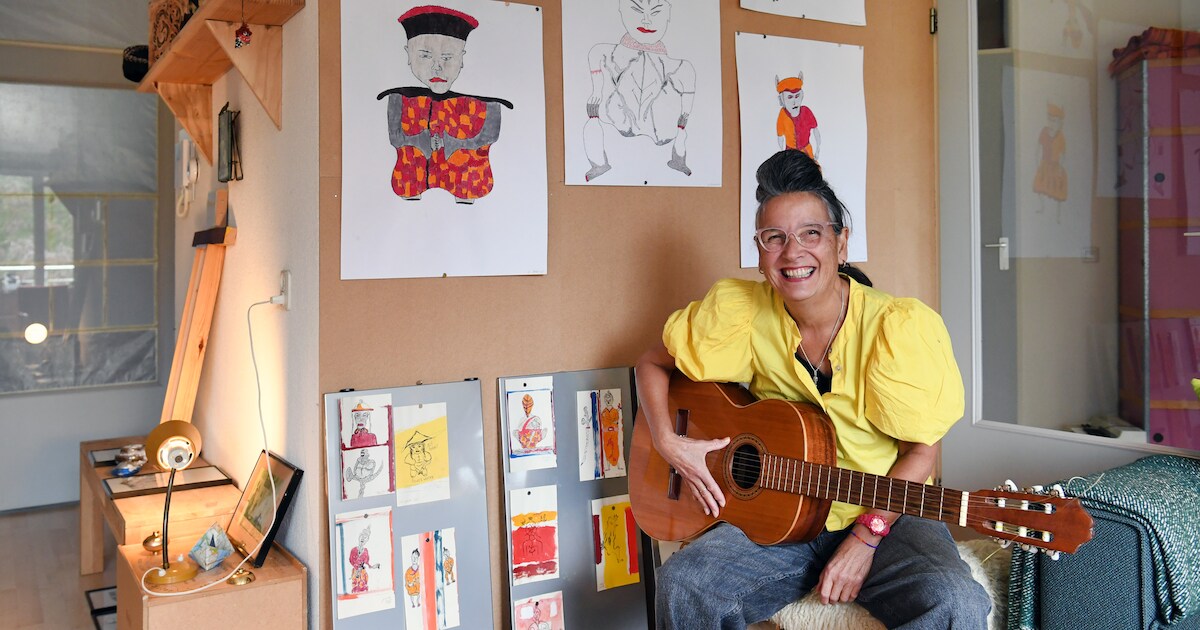 Echt ‘binnenkijken’ kan niet bij José door raam vol herinneringen: ‘Rommelig? Ik vind het wel gezell