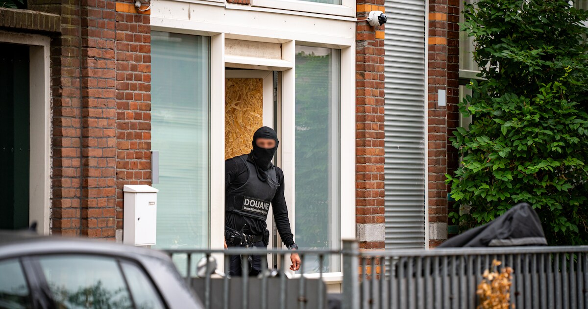 Drie mannen uit Rotterdam opgepakt voor witwassen van 100 miljoen euro ...