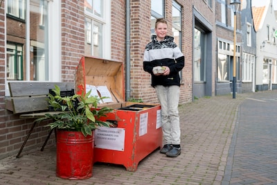 Levi (12) uit Bruinisse is een eindbaas en runt z'n eigen eierimperium: ‘Hoeveel ik verdien? Zeg ik lekker niet’