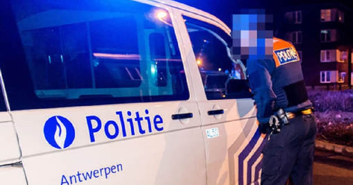 Vluchtende bromfietser laat schoenen en helm achter: politie pakt 105 verkeersinbreuken aan in Deurn