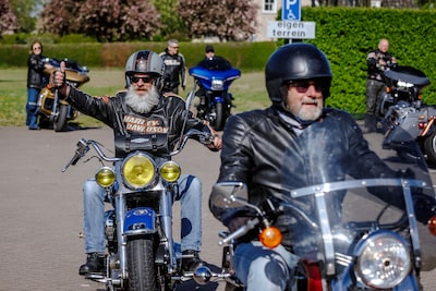 Hans (60) en Jan (55) zijn ongeneeslijk ziek, maar vertrekken toch voor grote Harley‑droom: ‘We willen ook iets terugdoen’