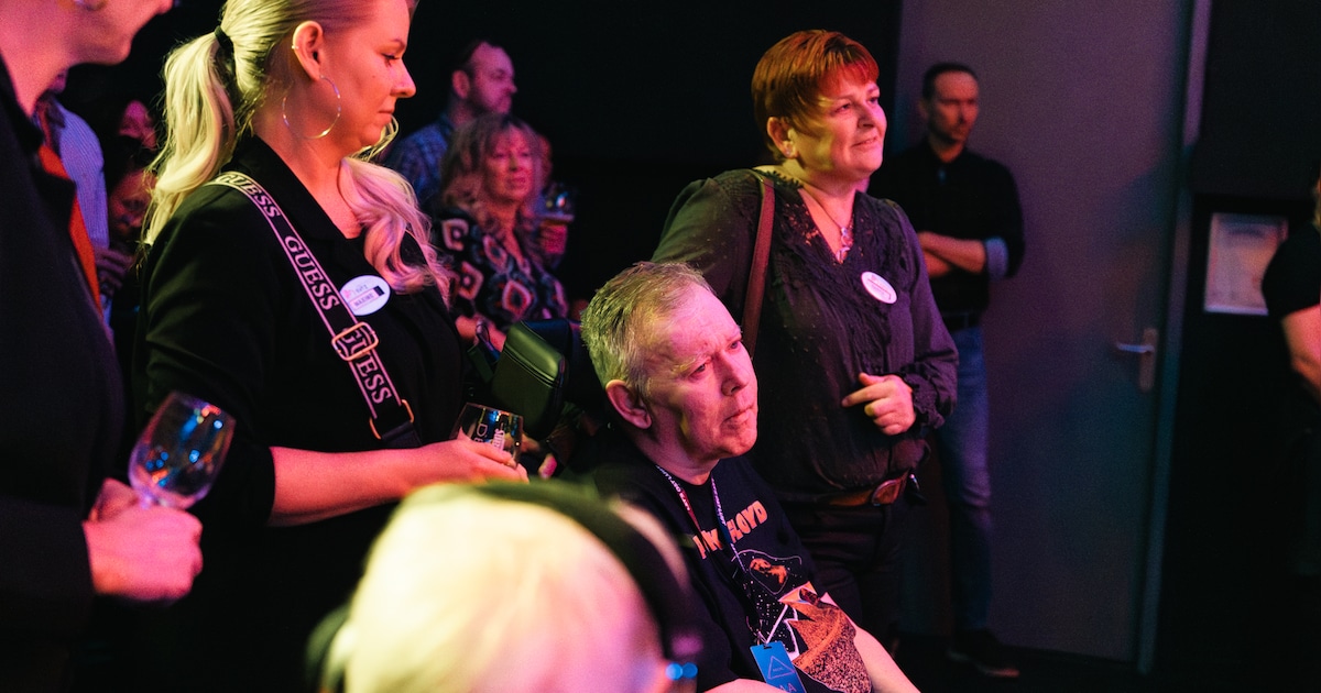Na herseninfarct wordt Pink Floyd-fan Carlo verrast met ‘onvergetelijk concert’