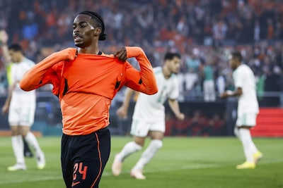 LIVE Oranje | Malen raakt de paal en afgekeurde goal Reijnders in openingsfase, Summerville begint goed