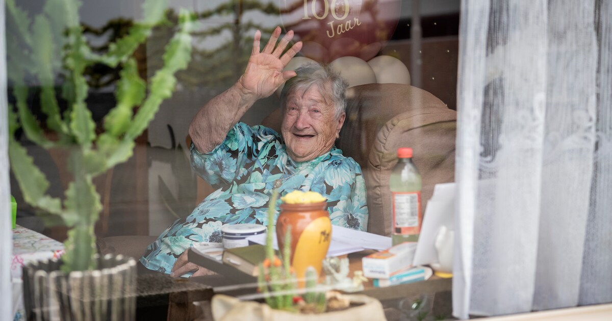 Alstublieft, een gratis tip van Marja (100) uit Sint Jansteen: ‘Drink elke dag een glas warme chocom