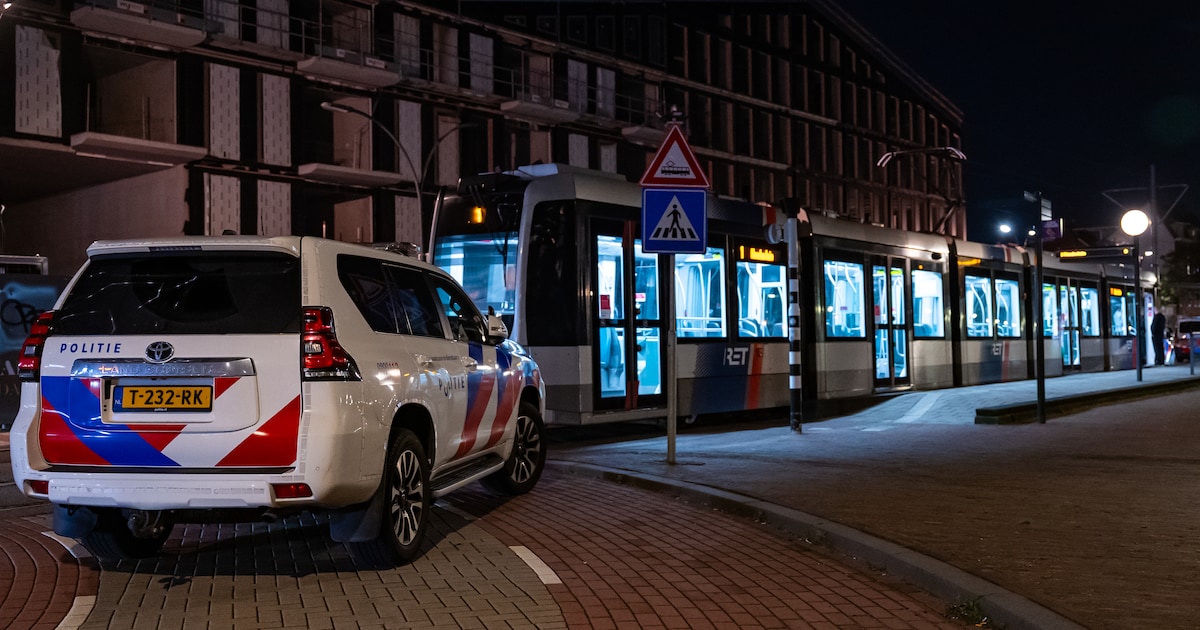 Man (19) gestoken bij vechtpartij op Stationsplein in Schiedam