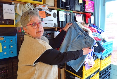 Kledingbank in Steenbergen helpt honderden gezinnen, maar Rian wil nog meer mensen bereiken