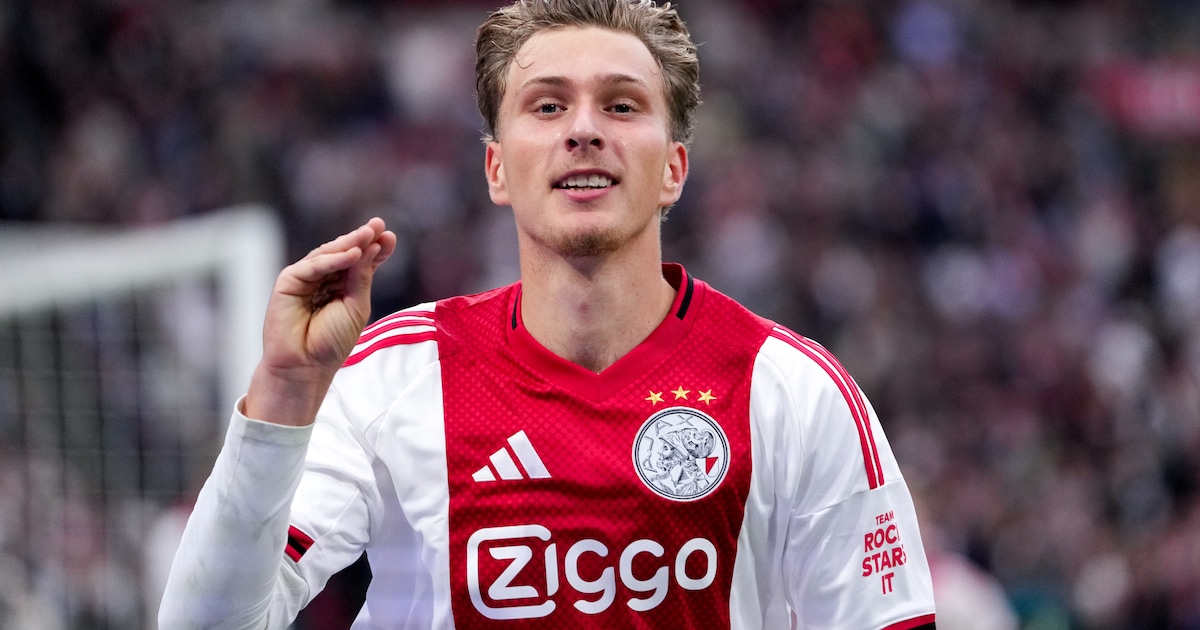 Mika Godts grijpt zijn kans bij Ajax en kijkt uit naar duel met Dumfries: 'Hij moet achter mij aan gaan lopen' | Voetbal | PZC.nl