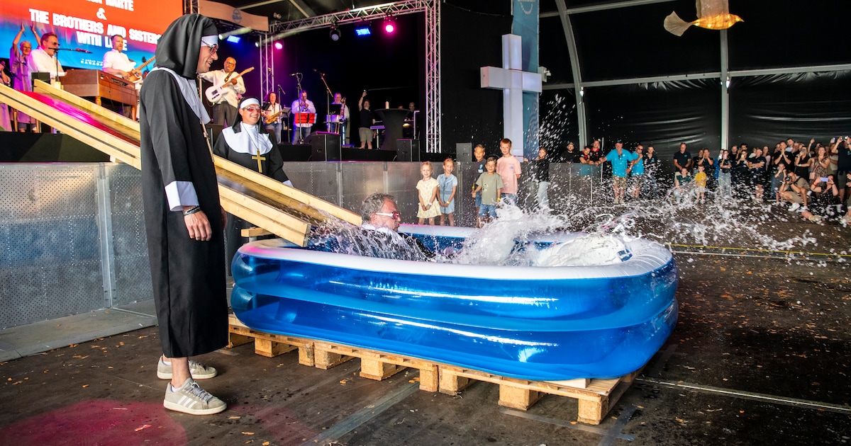 Eerst lachen om grappen en grollen, dan vechten tegen tranen: gospeldienst op De Ballade raakt gevoe