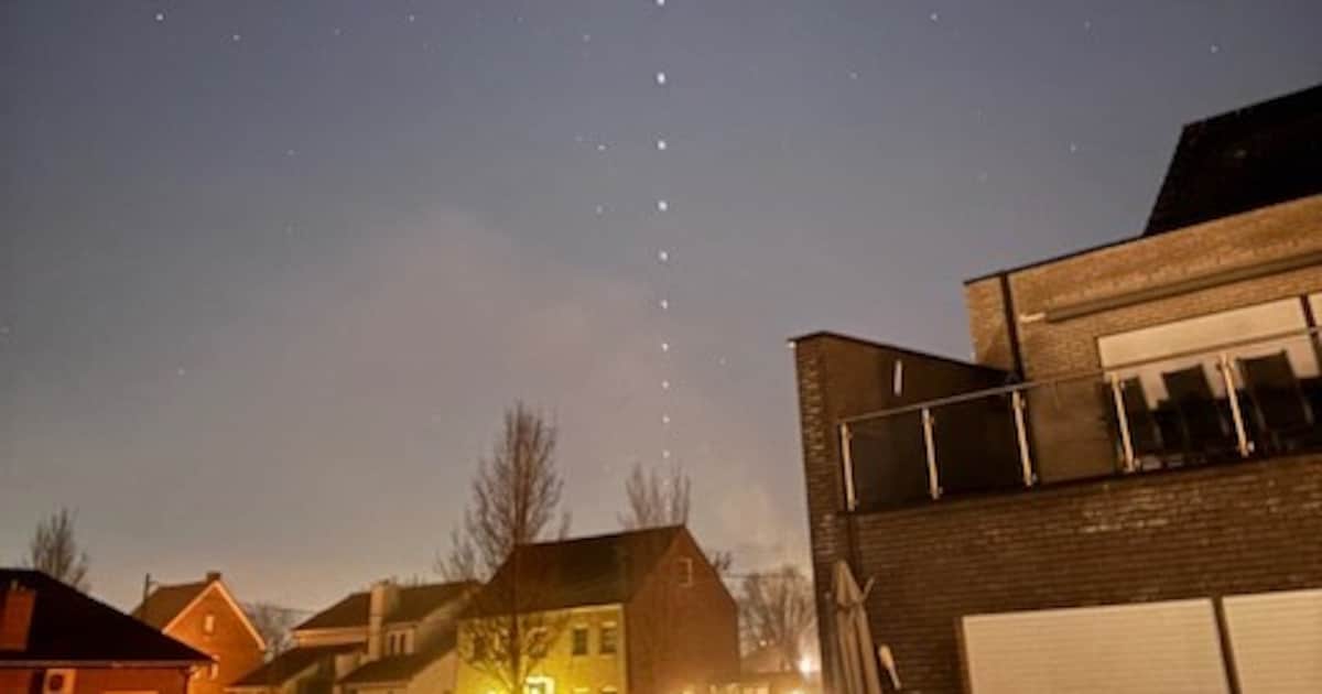 Treintje ‘Starlink’-satellieten van Elon Musk afgelopen nacht boven Zeeland en België te zien
